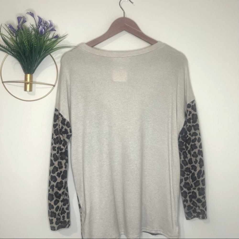 Haptics long-sleeve leopard sweater top - Picture 4 of 4